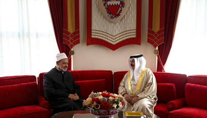 ملك البحرين وشيخ الأزهر 