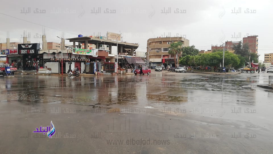 أمطار غزيرة تضرب مدينة الخارجة بالوادى الجديد