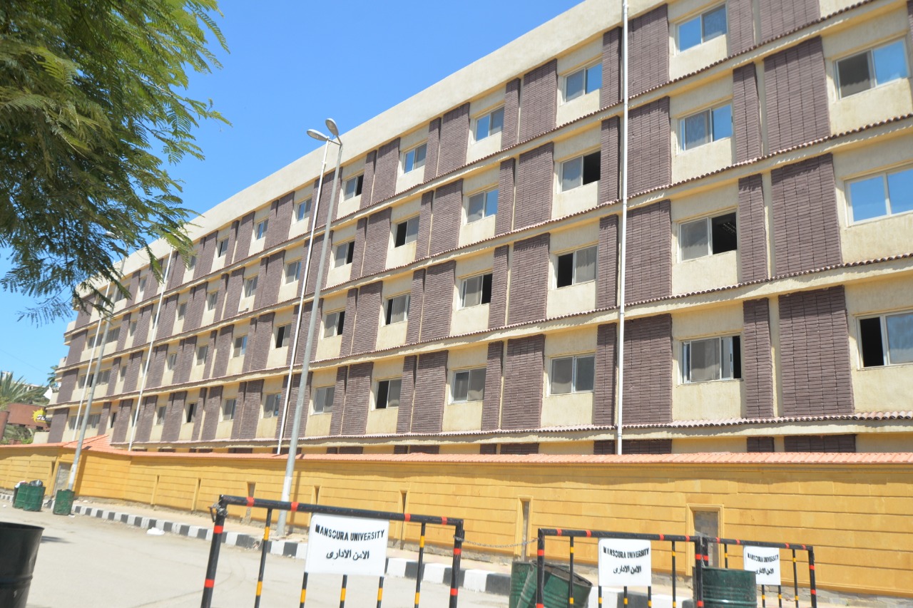 عزل المدينة الجامعية بالمنصورة يستقبل 44 العائدين من الكويت 