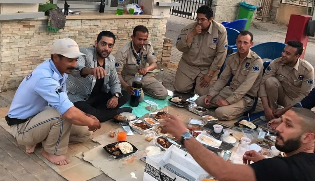 احمد فلوكس وأفراد الامن