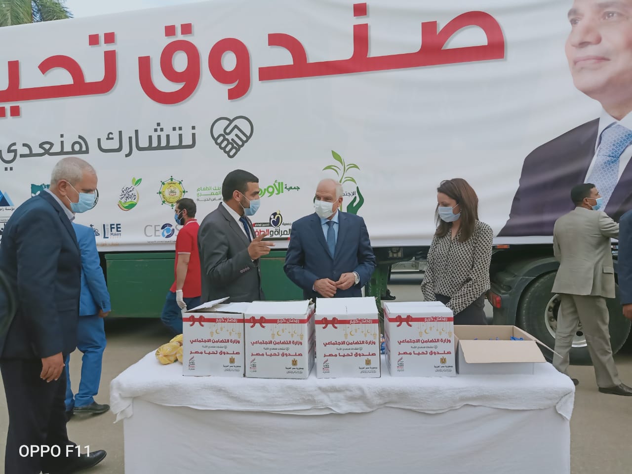 محافظ الجيزة يتابع تجهيزات قافلة المواد الغذائية