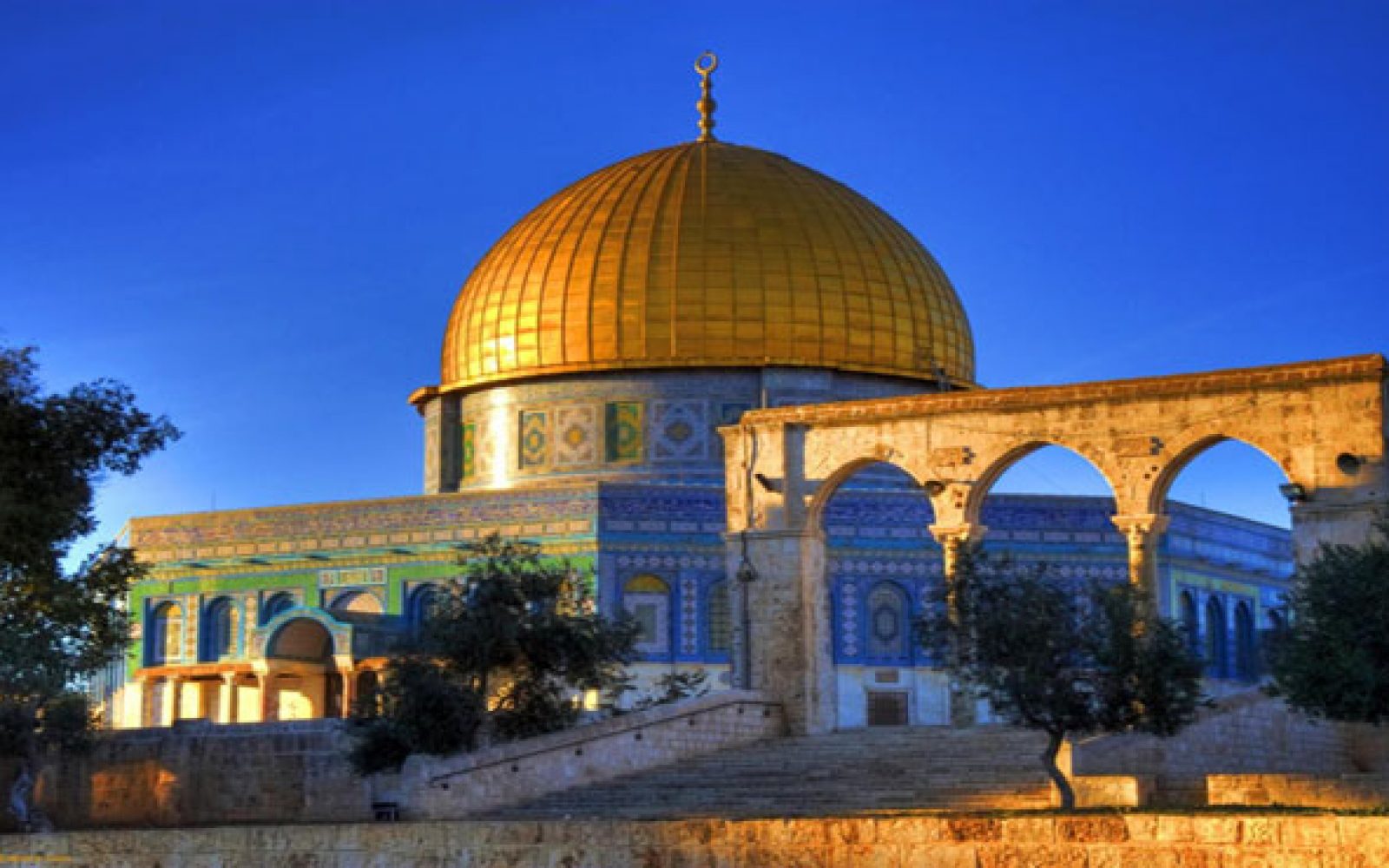 عودة المصليين لـ الأقصي.. أوقاف القدس تعيد فتح الحرم القدسي 