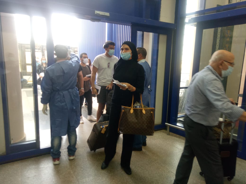 مطار مرسى علم يستقبل رحلة مصريين من جده