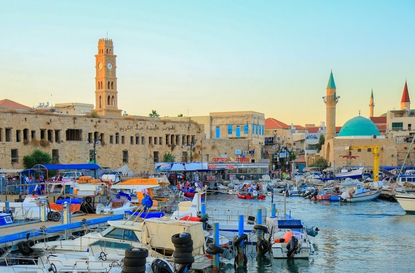 إسرائيل تفتح المساجد والكنائس للصلاة