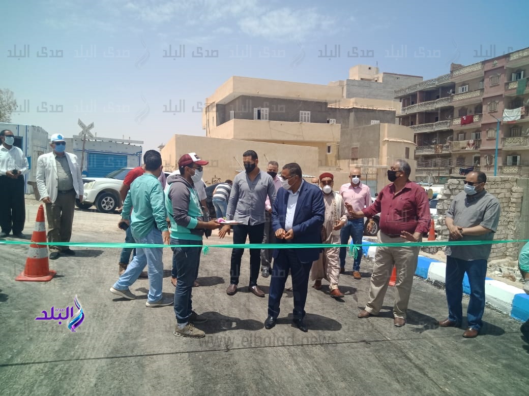 افتتاح محافظ مطروح مشروعات رصف وكهرباء وتطوير مناطق عشوائية 