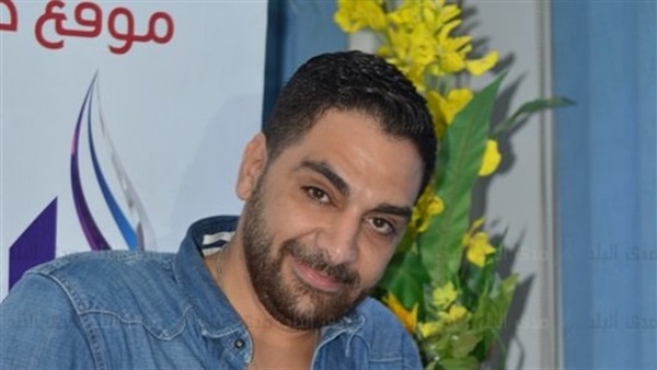 المطرب آكمل 