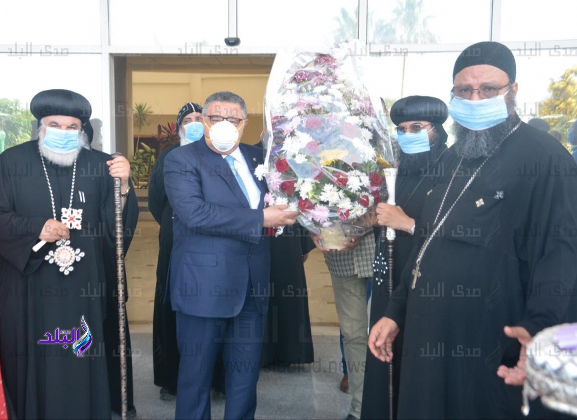 وفد من رجال الدين المسيحي يهنئ محافظ البحر الأحمر بعيد الفطر