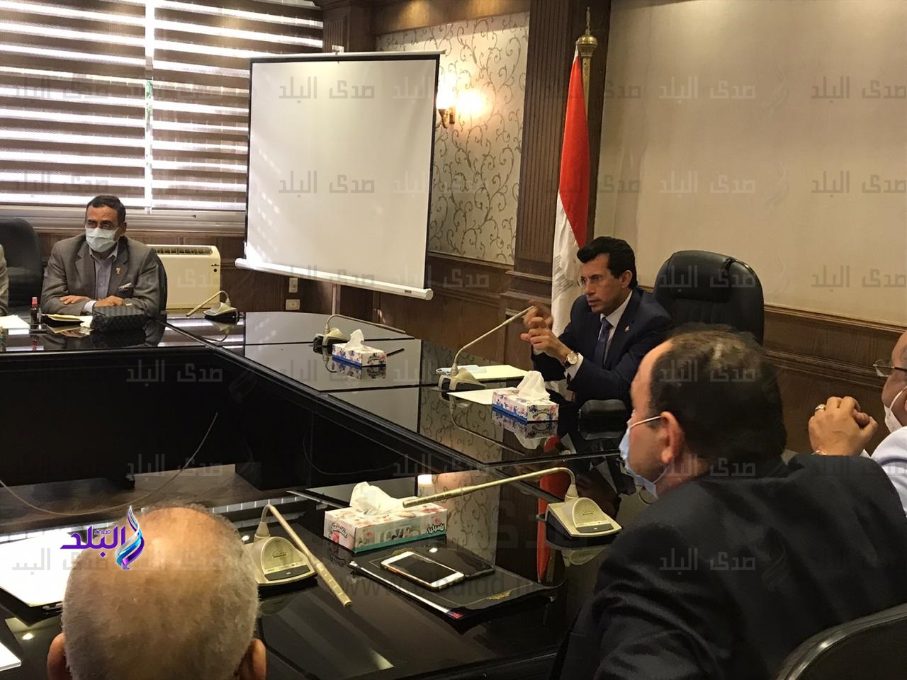 وزير الرياضة يناقش اتاحة ستاد القاهرة للاستخدام المجتمعي
