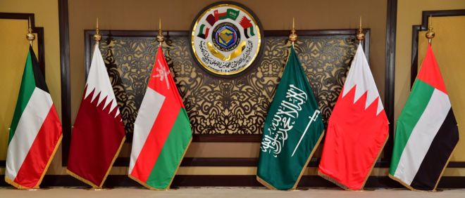 زيارة للسلطان العمانى ووزير خارجية قطر للكويت اليوم 