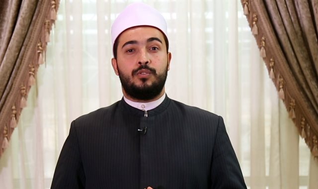 هل يجوز الإفطار لمن سافر في سيارة مكيفة مسافة 80 كيلو