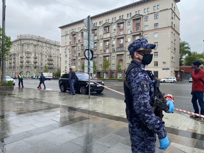 صورة من وقع حادث احتجاز مسلح لرهائن بمصرف في موسكو
