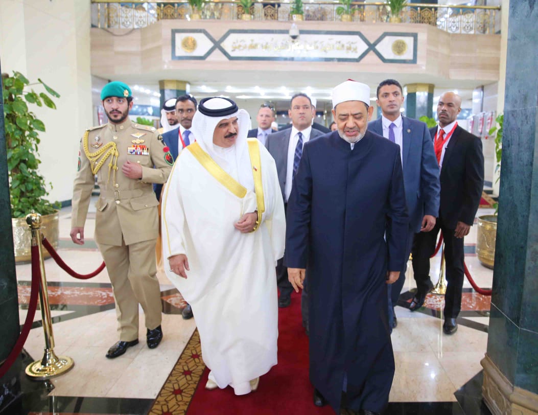 شيخ الأزهر وملك البحرين 