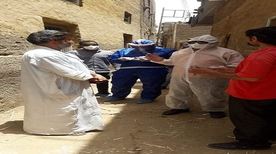 طبيب أقصري في زي الوقاية من كورونا 