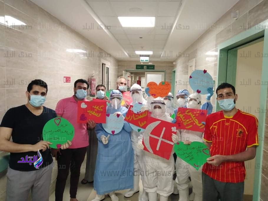 الطاقم الطبي بمستشفى عزل ملوي يحتفل بعيد الفطر