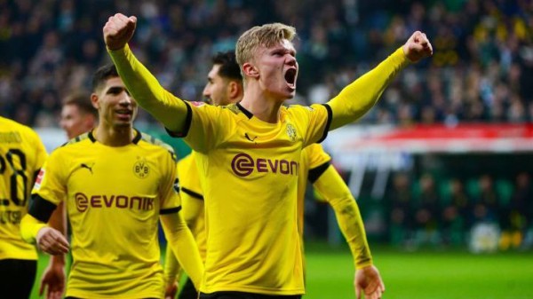 هالاند مهاجم بوروسيا دورتموند