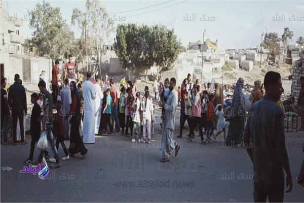تجمعات الأطفال والأهالى