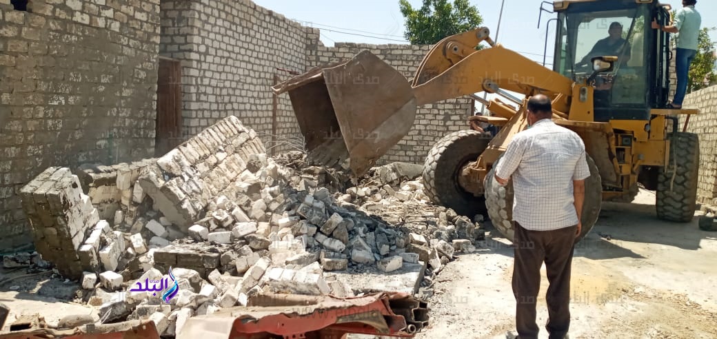 إزالة تعديات على ألاراضي الزراعية