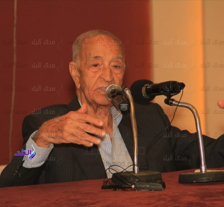 الإعلامي الكبير فهمي عمر
