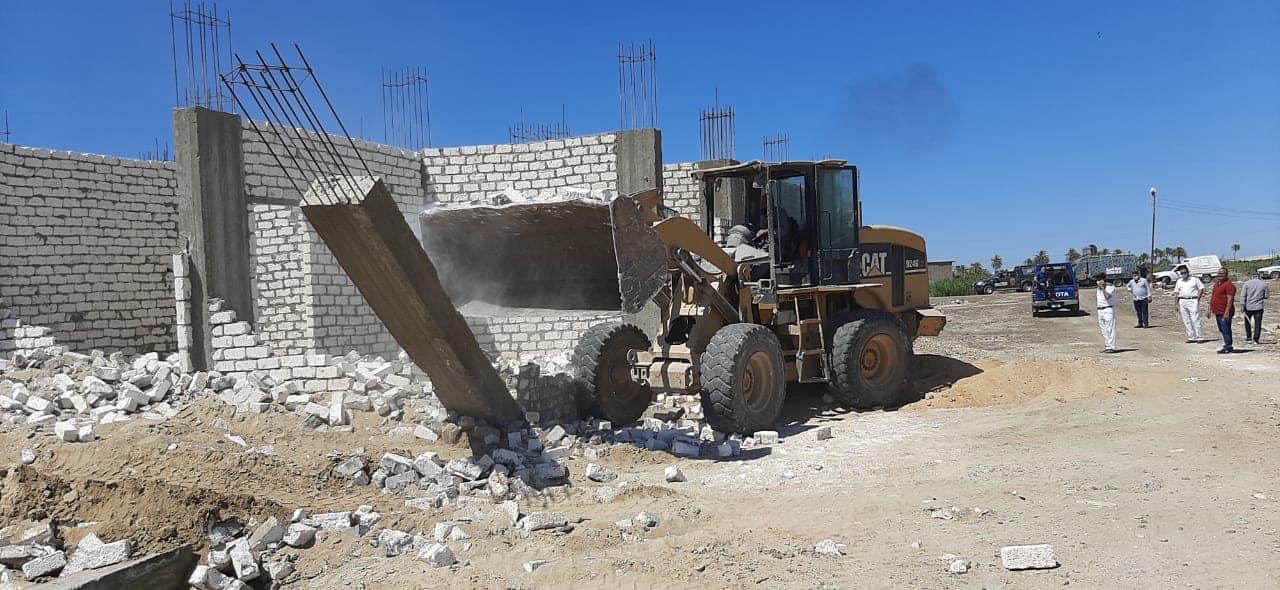 إزالة 16 حالة تعد على الأراضي الزراعية وأملاك الدولة 