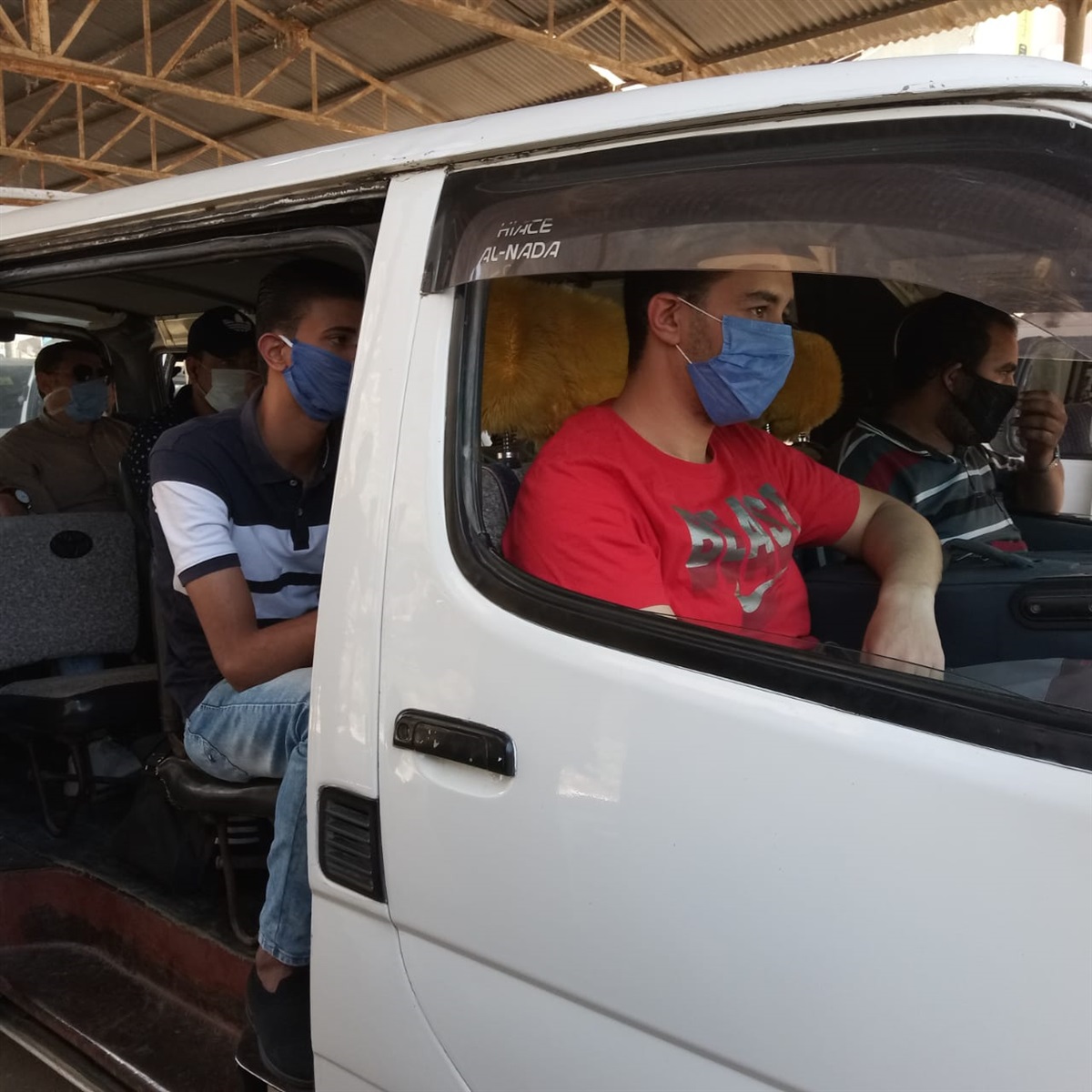 اليوم الأول لإجبار المواطنين على ارتداء الكمامات 