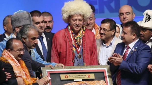 إردوغان ينبش قبر أتاتورك ويطمع في لقب المؤسس