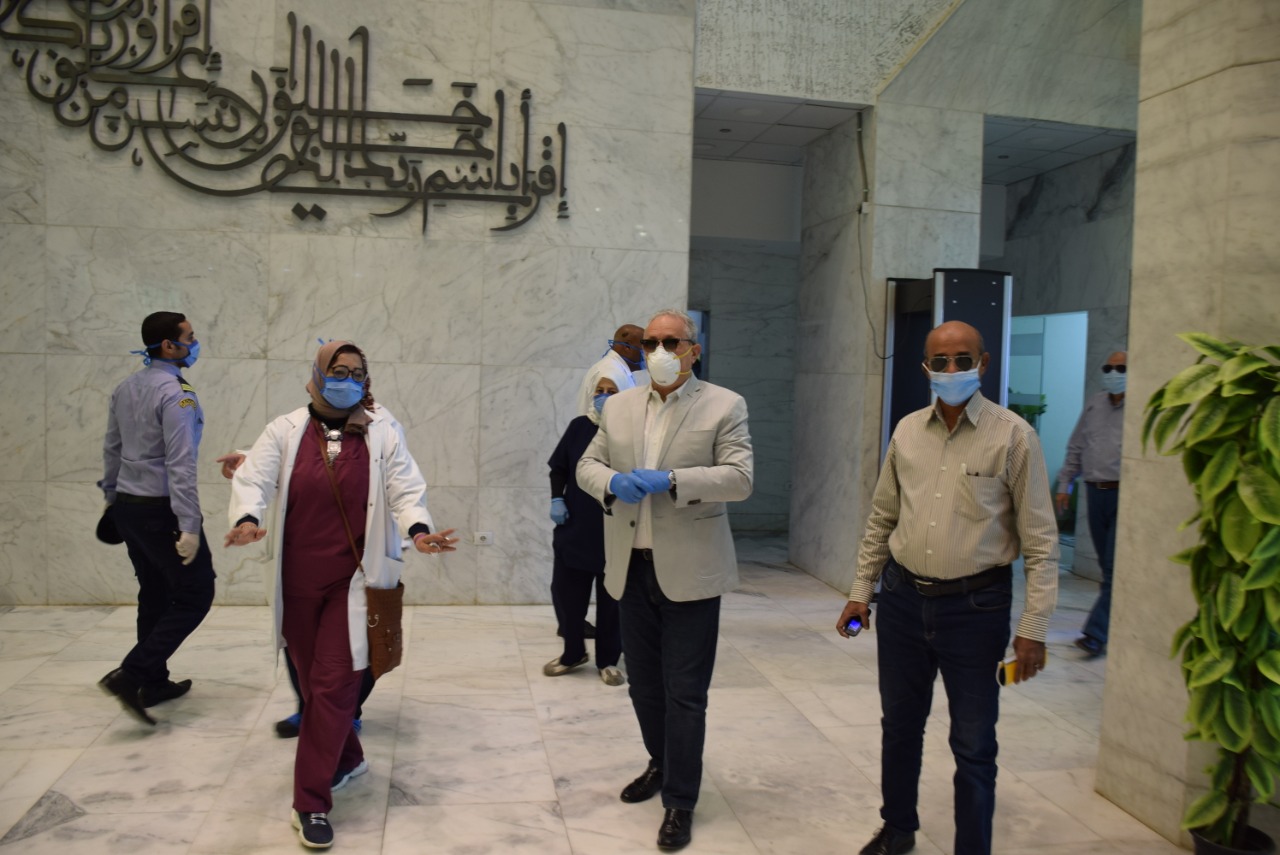 محافظ الاقصر يتفقد مستشفيات العزل