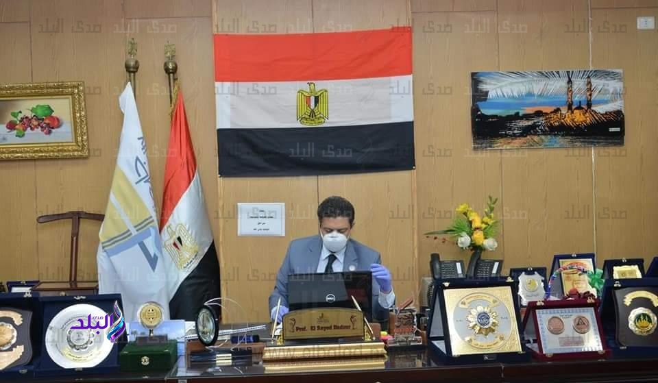 الدكتور السيد محمد دعدور رئيس الجامعة