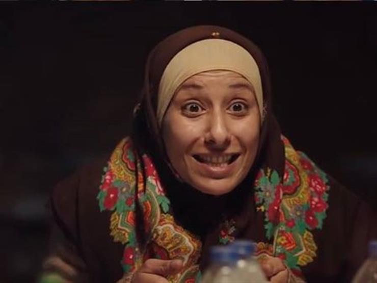 الفنانة دنيا ماهر