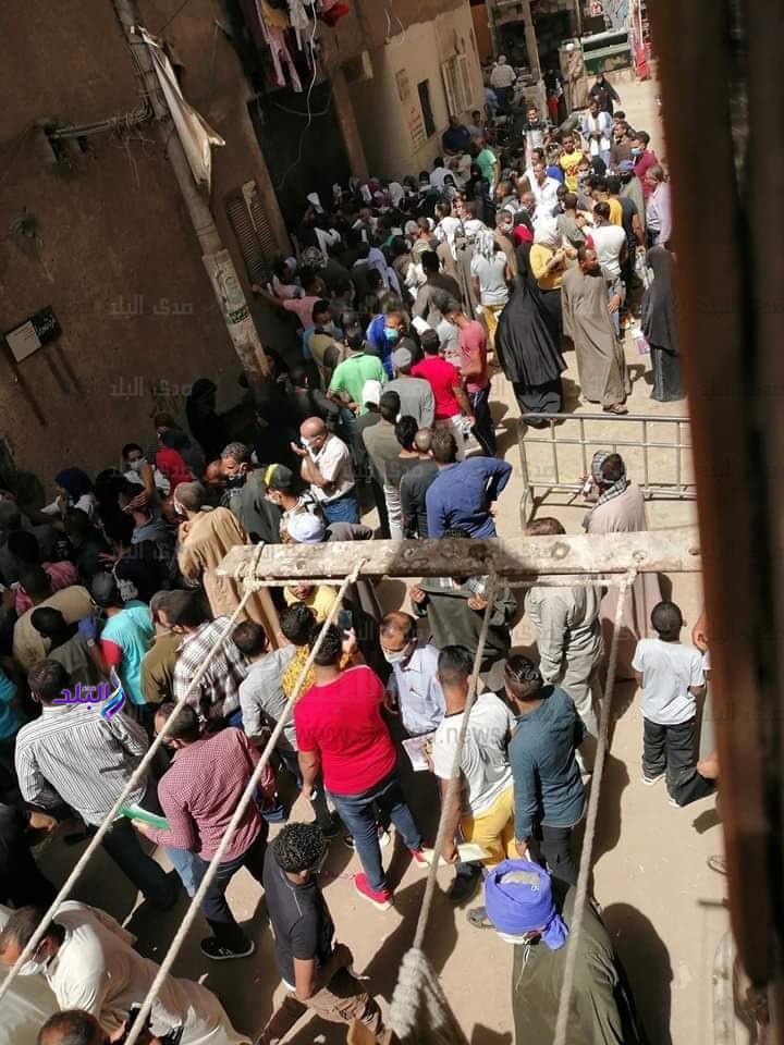 زحام كبير امام مكاتب الاحوال المدنية بالمنيا