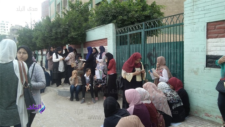 اولياء الامور امام لجان امتحانات الثانوية العامة