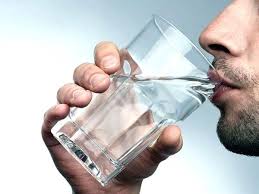 حكم من أكل أو شرب بعد أذان الفجر بالخطأ