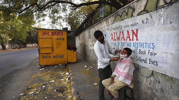 حلاقون بالهند