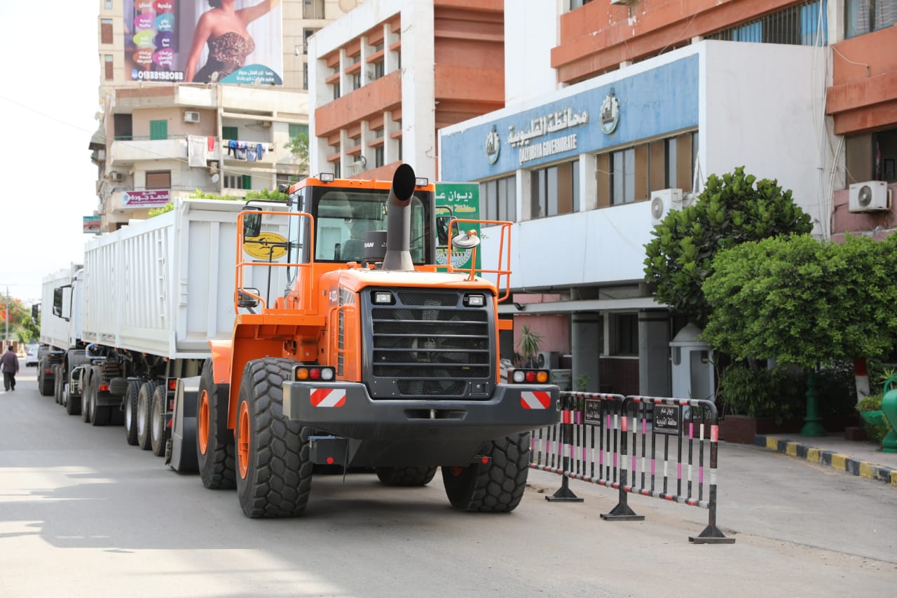 صورة من عملية دعم المحافظة بالمعدات
