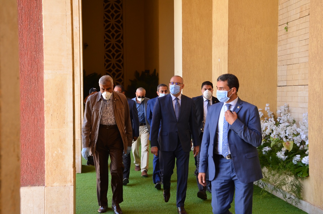 وزير الإسكان و رجل الأعمال هشام طلعت مصطفى
