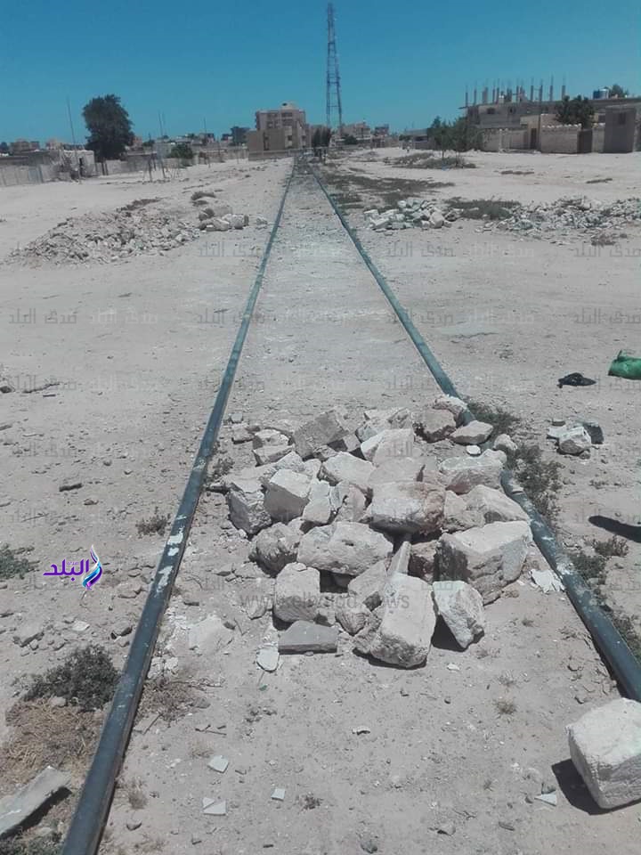 ضبط شاب وضع حجارة على القضبان