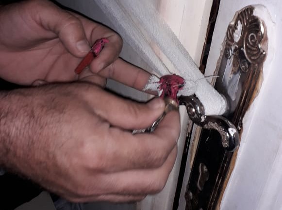 غلق وتشميع مصنع كمامات بدون ترخيص لقيامه بتصنيع كمامات خطرة