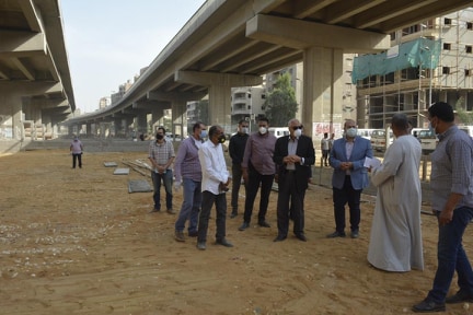 محافظ الجيزة خلال تفقد أعمال تطوير وتدبيش ترعة المريوطية