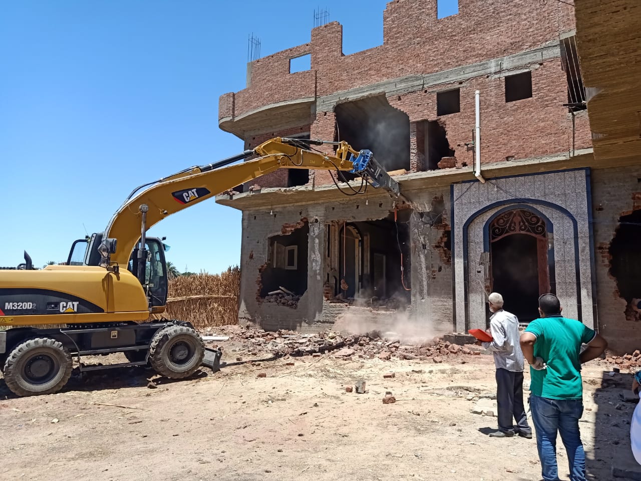  إزالة مخالفات البناء على الأراضي الزراعية