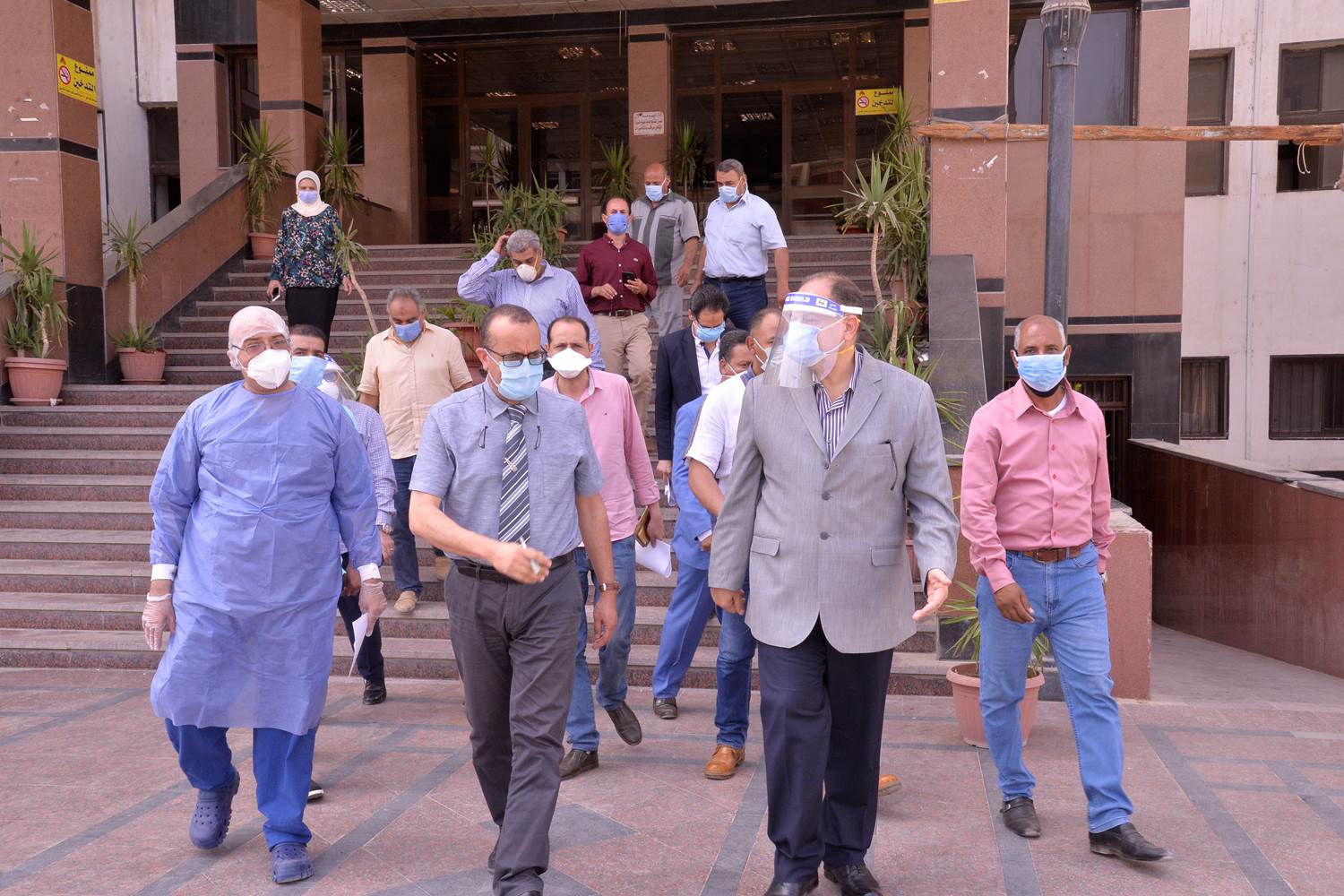 محافظ أسيوط يتفقد مستشفي عزل الراجحى وعزل المدينة الجامعية