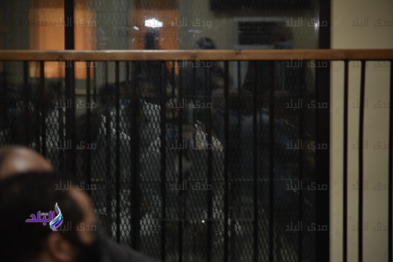 المتهمين داخل قفص الاتهام في إقتحام قسم التبين