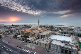  الكويت تعيد فتح المساجد لجميع الصلوات