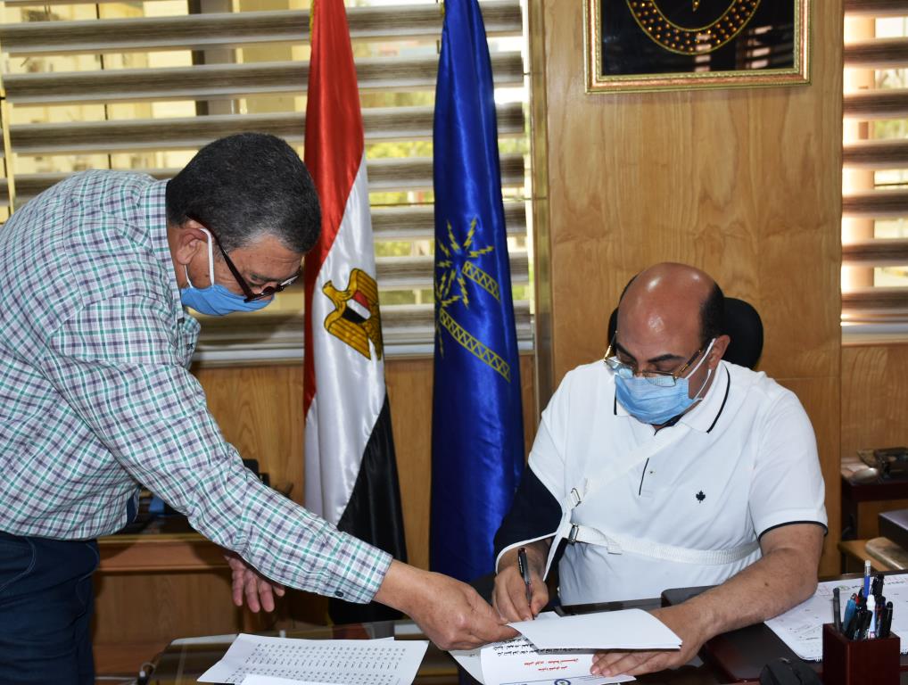 محافظ أسوان