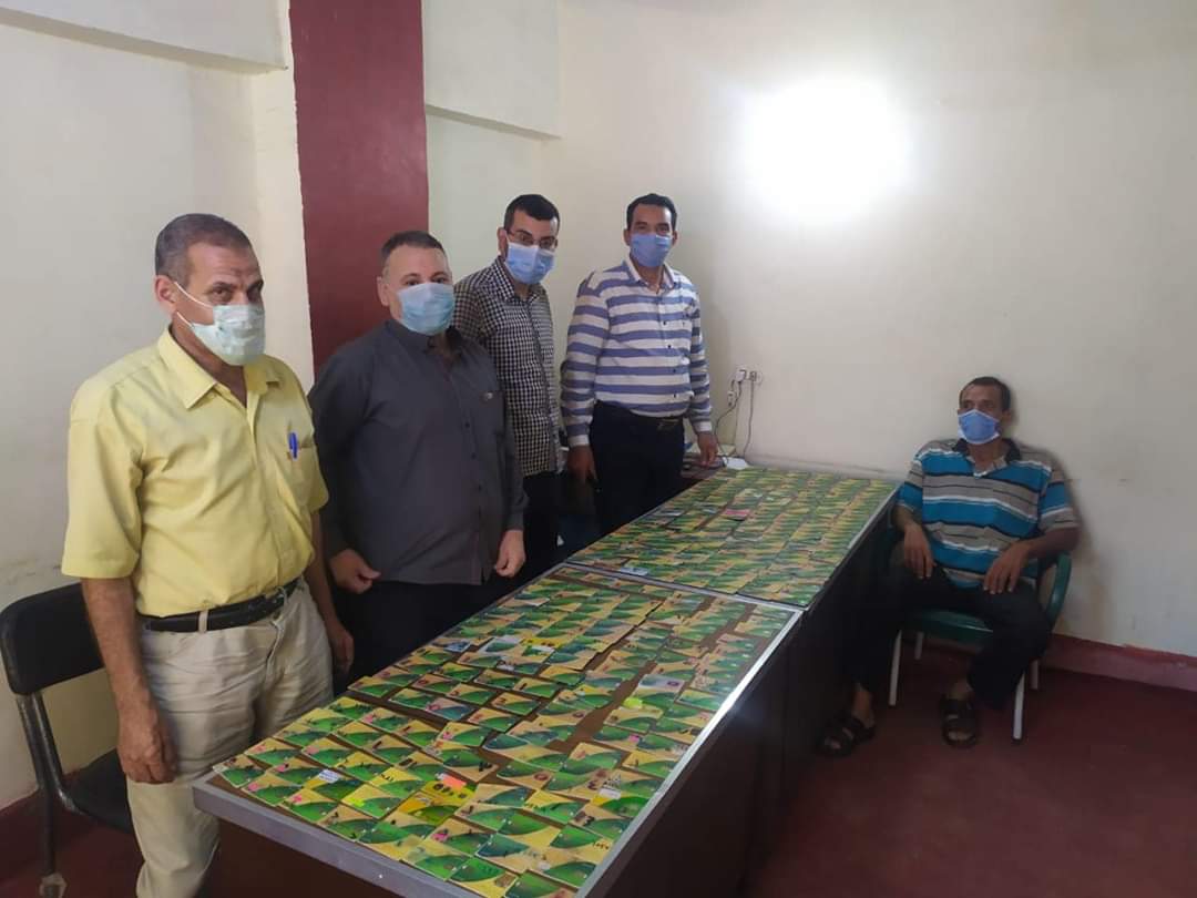 ضبط بطاقات تموينية ذكية داخل مخبز بلدي بسنورس في الفيوم