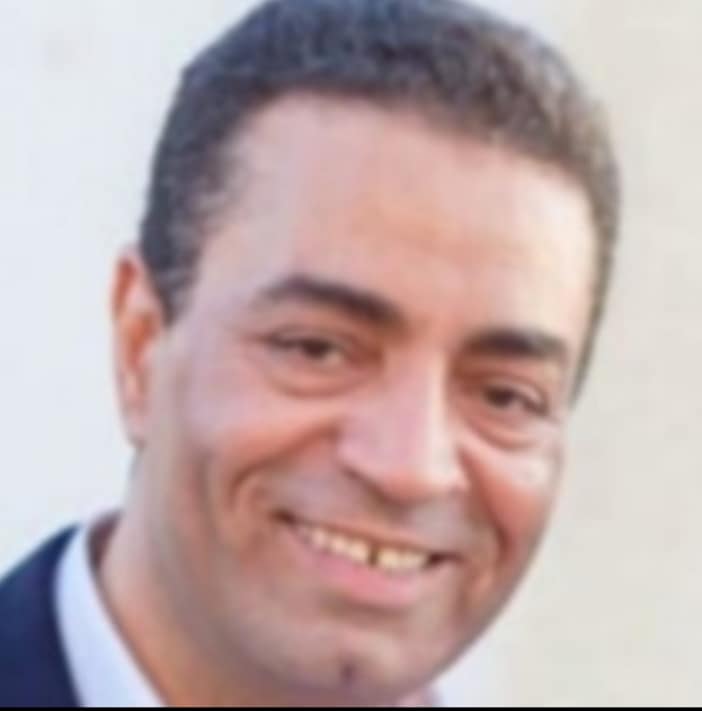 أستاذ فيزياء بجامعة المنيا