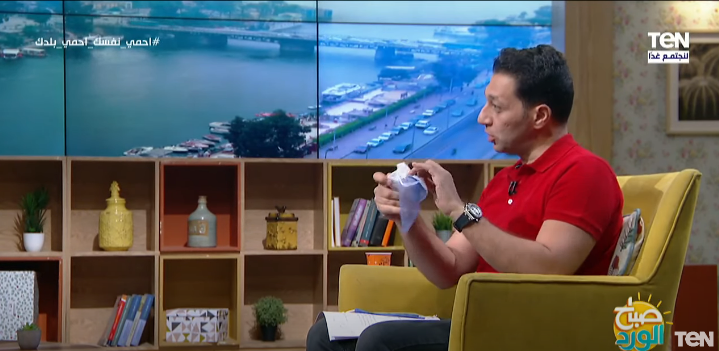 بتجربة عملية على الهواء.. اعرف الفرق بين الكمامات بتجربة عملية على الهواء.. اعرف الفرق بين الكمامات