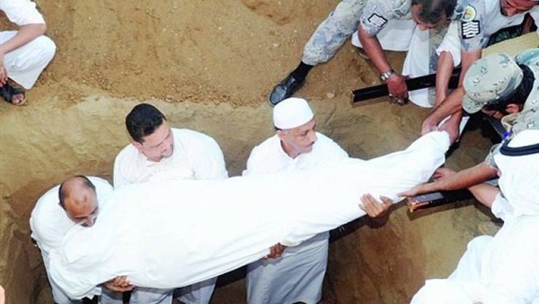 هل يجوز دفن الرجال مع النساء في مقبرة واحدة 