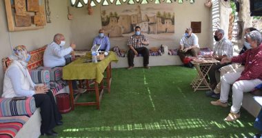 محافظ الوادى الجديد يبحث مع وفد وزارة الري تطوير نظم الرى