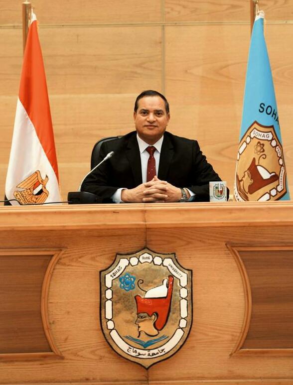 لدكتور احمد عزيز رئيس جامعة سوهاج إد