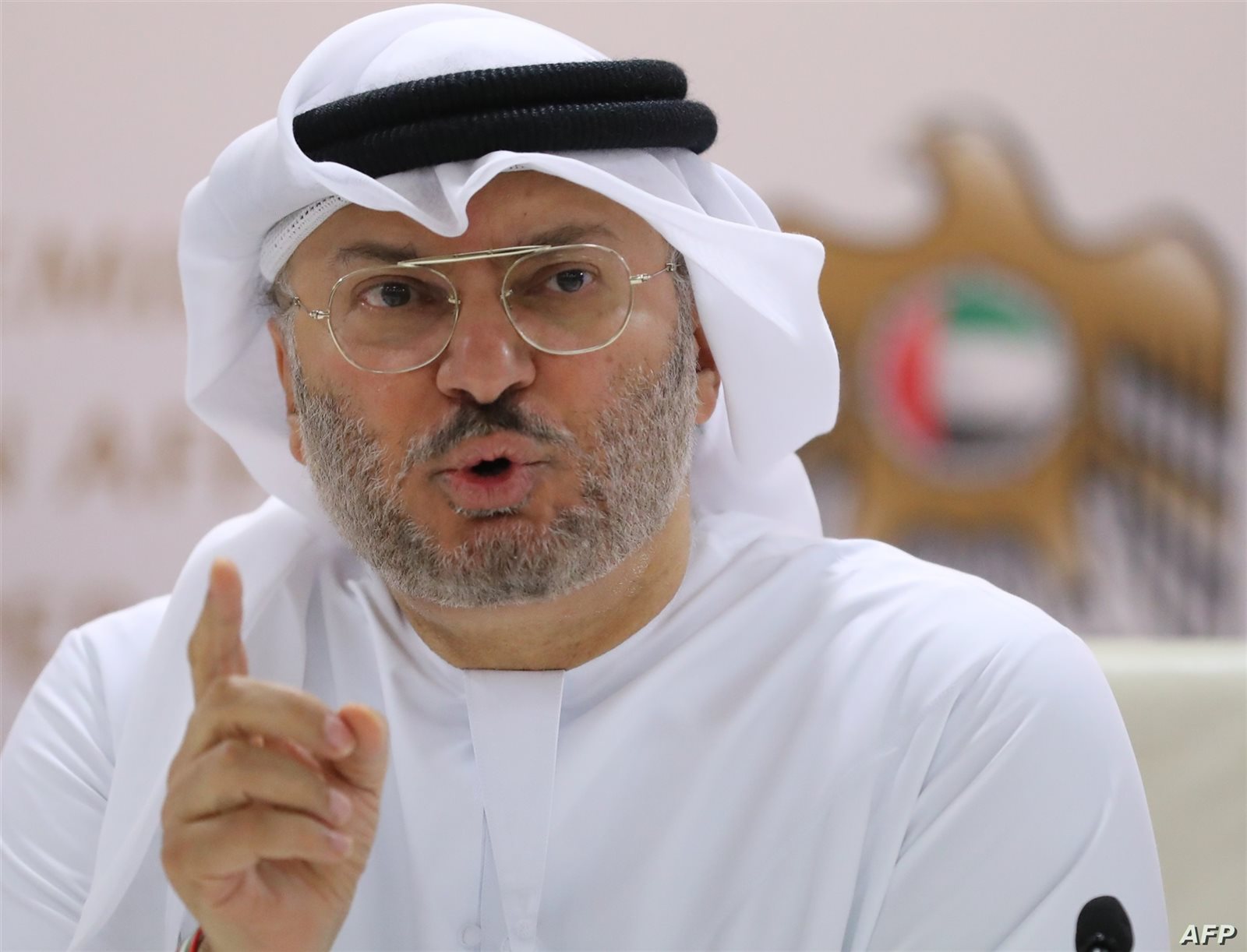 أنور قرقاش يعلق على مقال السفير يوسف العتيبة 