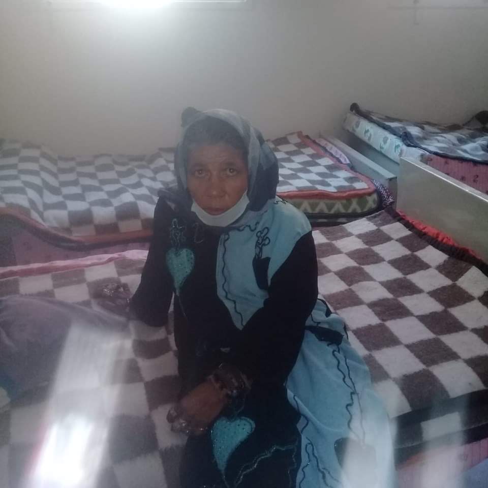 محافظ المنيا يوجه بنقل مسنة بلا مأوى إلى دار رعاية محافظ المنيا يوجه بنقل مسنة بلا مأوى إلى دار رعاية